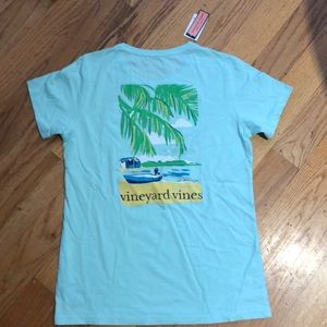 Vineyard Vines women’s small graphic Tee
